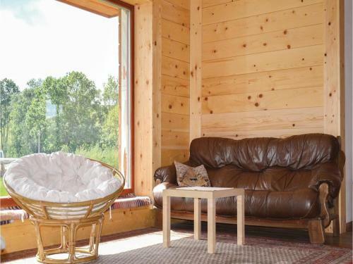 Eight-bedroom Holiday Home In Partizanska Lupca