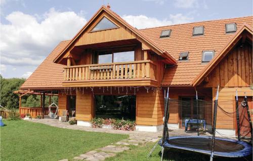Eight-bedroom Holiday Home In Partizanska Lupca
