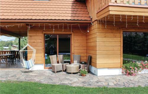 Eight-bedroom Holiday Home In Partizanska Lupca