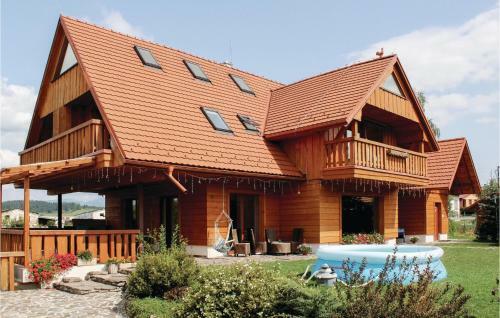 Eight-bedroom Holiday Home In Partizanska Lupca