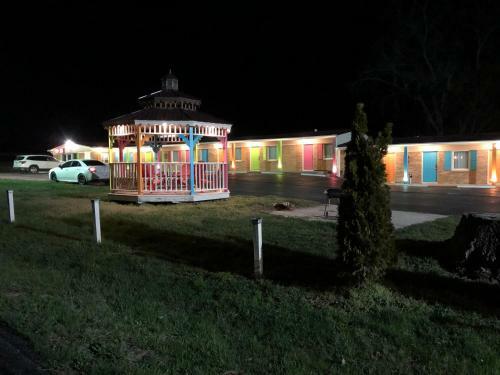 Hotel Laci's Country Inn - Knob Noster
