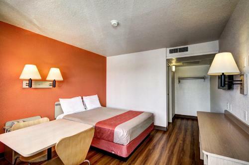 Motel 6 Wells