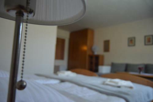 Hotel Motel Gomb�?