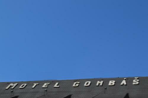Hotel Motel Gomb�?