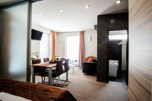 Hotel Deluxe