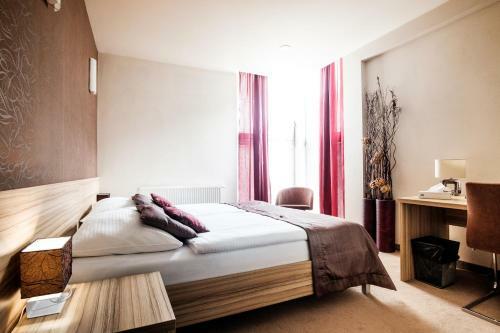 Hotel Deluxe