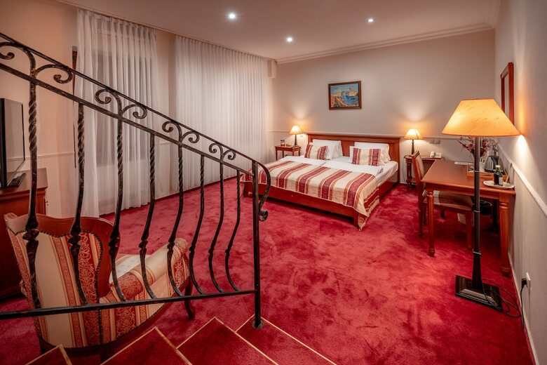 Hotel Capital