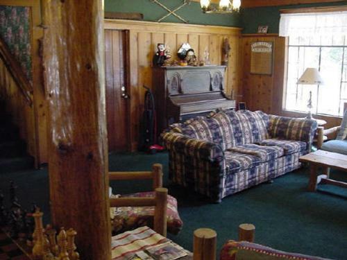 Strawberry Lodge
