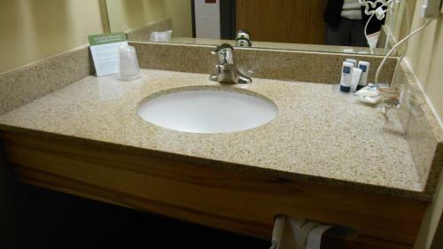 Hotel Americinn Lodge And Suites - Oswego