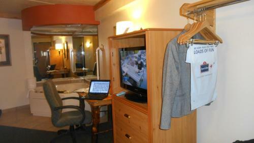Hotel Americinn Lodge And Suites - Oswego