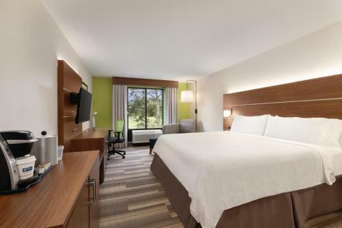 Holiday Inn Express Hotel & Suites Lavonia