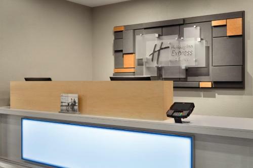 Holiday Inn Express Hotel & Suites Lavonia