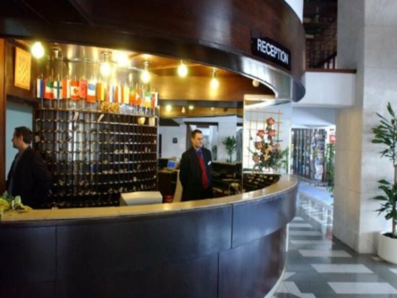 Hotel I