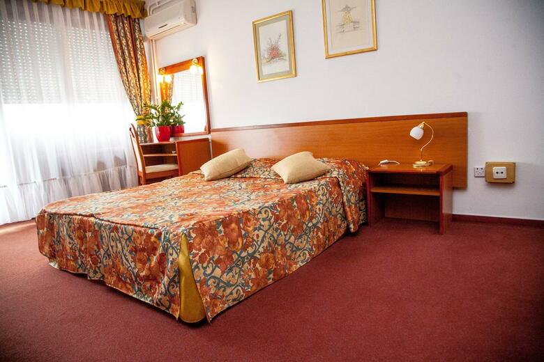 Hotel I