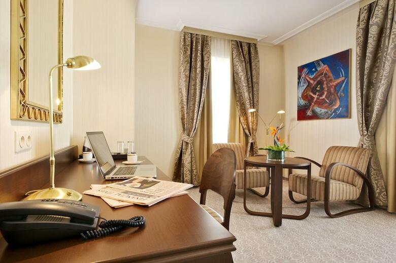 Hotel Devin
