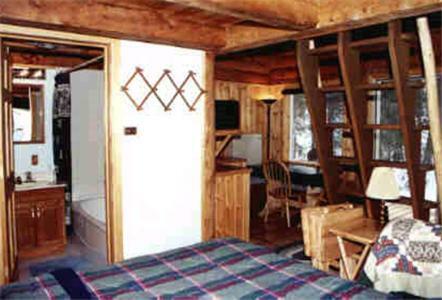 Daniels Lake Lodge Cabins