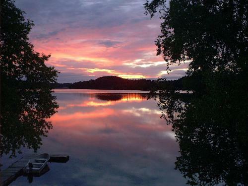 Daniels Lake Lodge Cabins