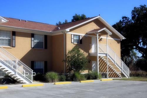 Lodge Lakeside Vacations