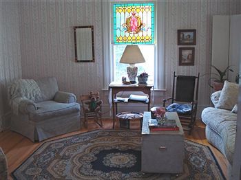 Estabrook House Bed And Breakfast
