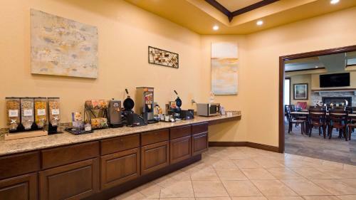 Aspen Hotel & Suites
