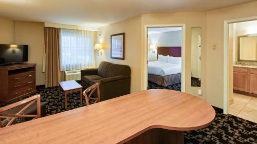 Aspen Hotel & Suites