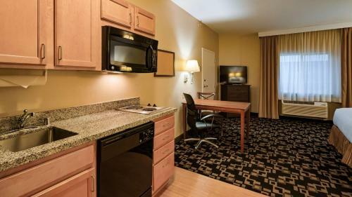 Aspen Hotel & Suites