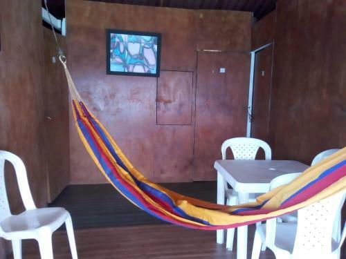 Hostal Cabanas Black And White