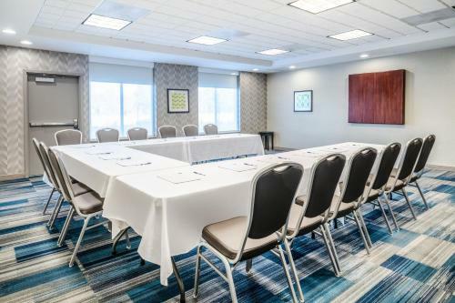 Holiday Inn Express Hotel & Suites Tappahannock