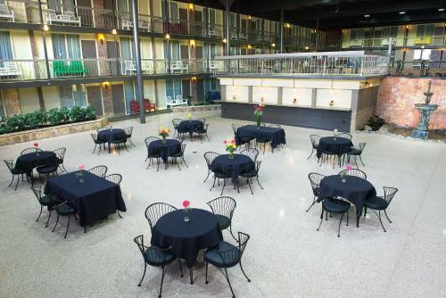 Posada Park Inn By Radisson Sharon