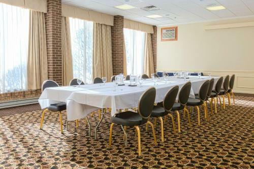 Posada Park Inn By Radisson Sharon
