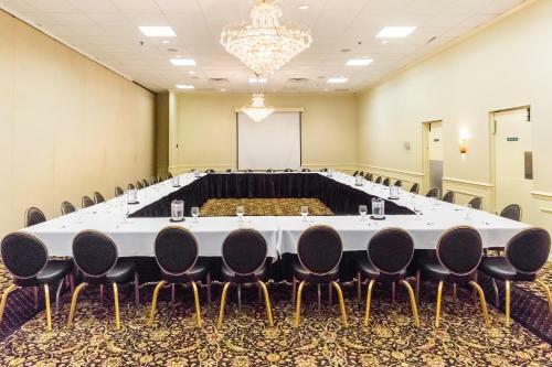 Posada Park Inn By Radisson Sharon