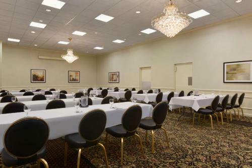 Posada Park Inn By Radisson Sharon