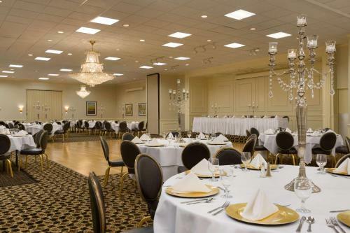 Posada Park Inn By Radisson Sharon