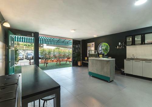 Hostal Living Hotel