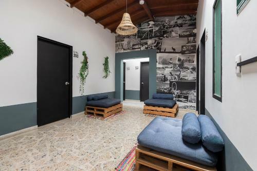 Hostal Living Hotel