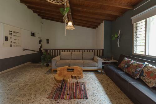 Hostal Living Hotel