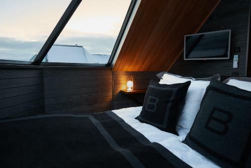 Hotel Arctic Land Adventure Glass Igloos