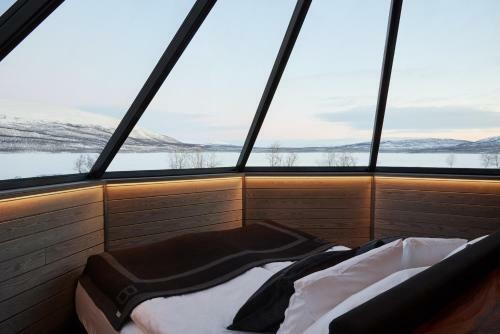 Hotel Arctic Land Adventure Glass Igloos