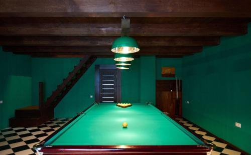 House With Sauna And Pool
