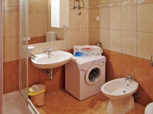 Holiday Home Haus Adriatic (voj510)