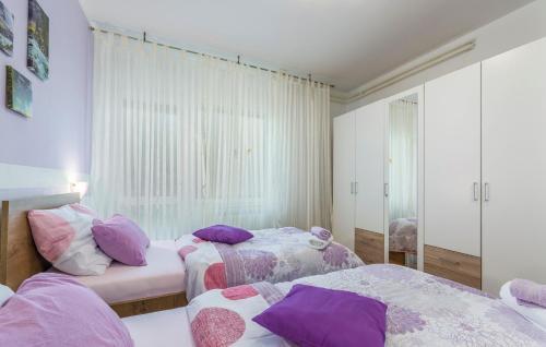 Hostal E-m Apartments With Private Pool