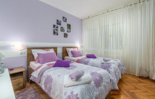 Hostal E-m Apartments With Private Pool