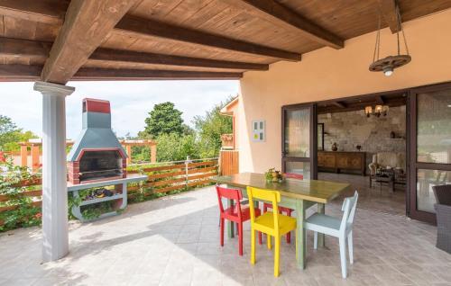Hostal E-m Apartments With Private Pool