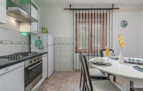Hostal E-m Apartments With Private Pool