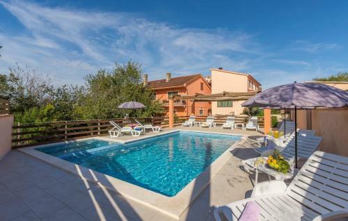 Hostal E-m Apartments With Private Pool