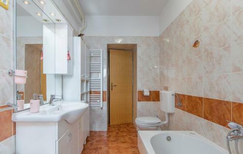 Hostal E-m Apartments With Private Pool