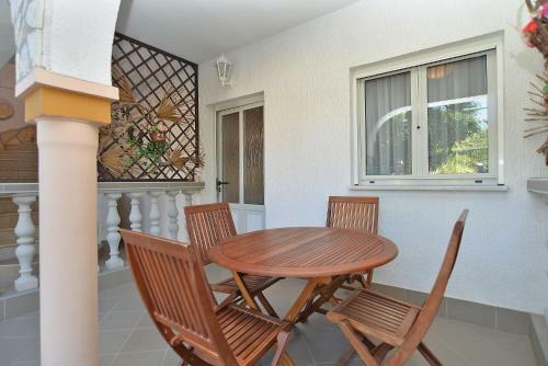 Apartments Vrcevan 811