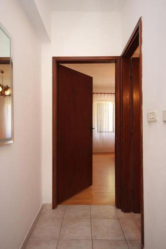Apartment Metajna 6423c