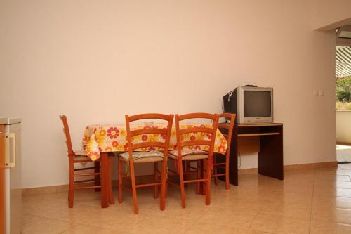 Apartment Metajna 6486g