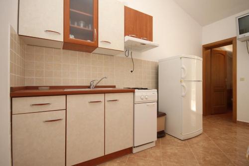 Apartment Metajna 6503e